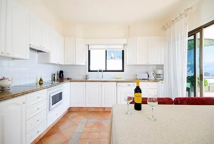 With Private Pool, Jacuzzi & 360° Sea Views וילה