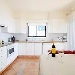 With Private Pool, Jacuzzi & 360° Sea Views فيلة